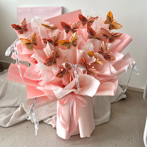 Feathery Butterfly cash flower bouquet 02